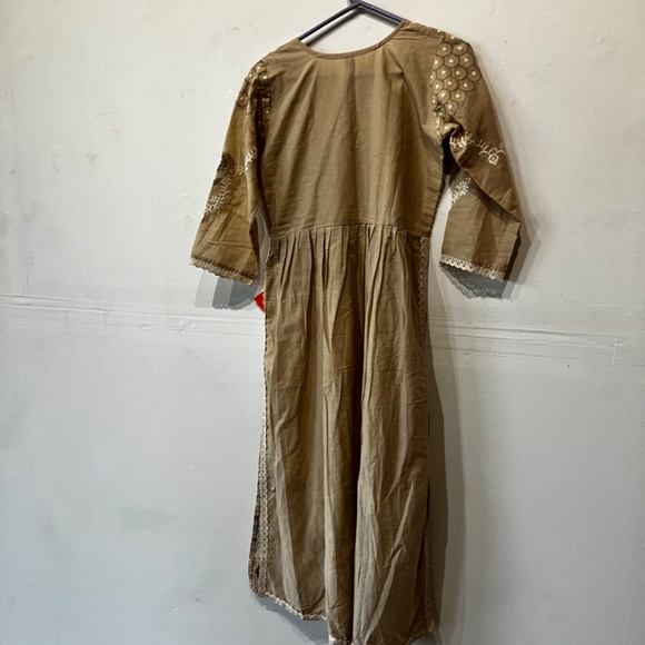 Tan and Cream embroidered tunic top - Picture 13 of 13